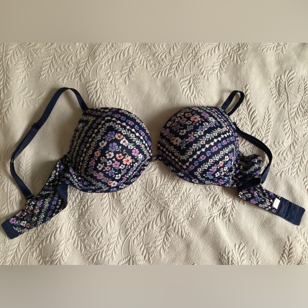 VS Pink bra